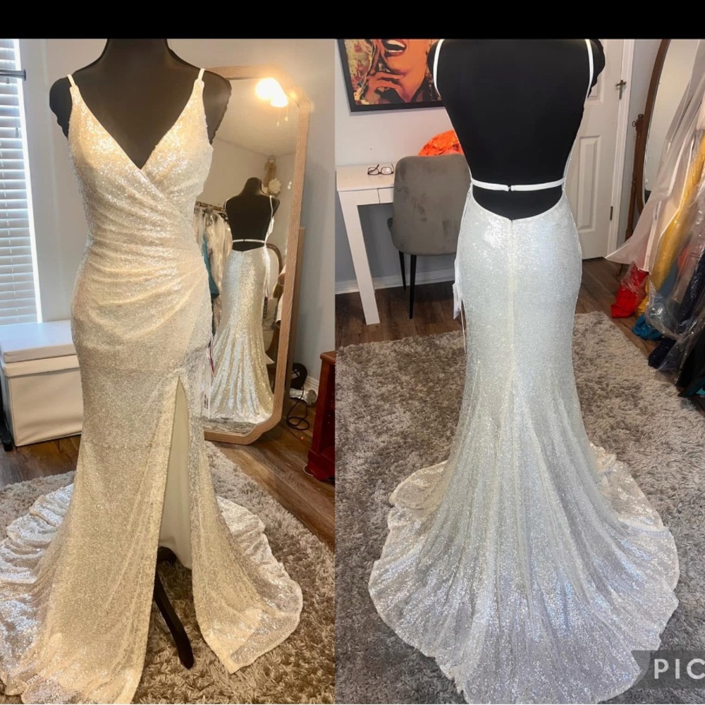 NWT JOVANI Elegant Off White/cream sequin Gown size 00